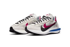 Sacai x Nike VaporWaffle 'Fuchsia Game Royal'