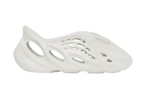 Adidas Yeezy Foam RNNR 'Sand'