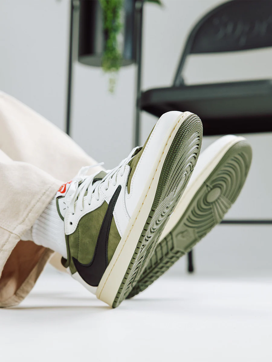 Travis Scott x Jordan 1 Low OG SP 'Medium Olive' - Image 9